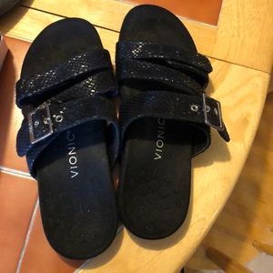 Vionic size 8, black sandals.